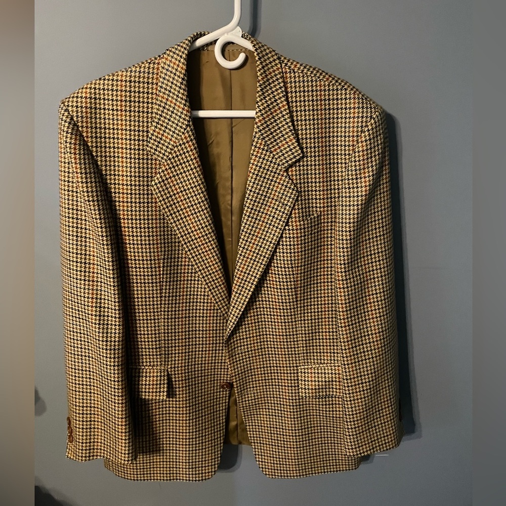 High end Arthur Bell wool sport coat from Scotland.